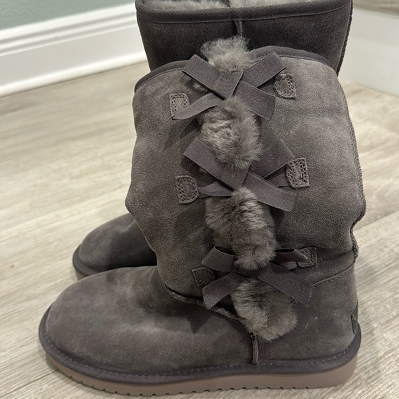 NWOT Ugg Victoria Tall Suede Womens Boot - Picture 2 of 4